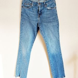 VINTAGE LEVIS MIDRISE SKINNY SIZE 6 S/C(SHORT) MEDIUM WASH JEANS